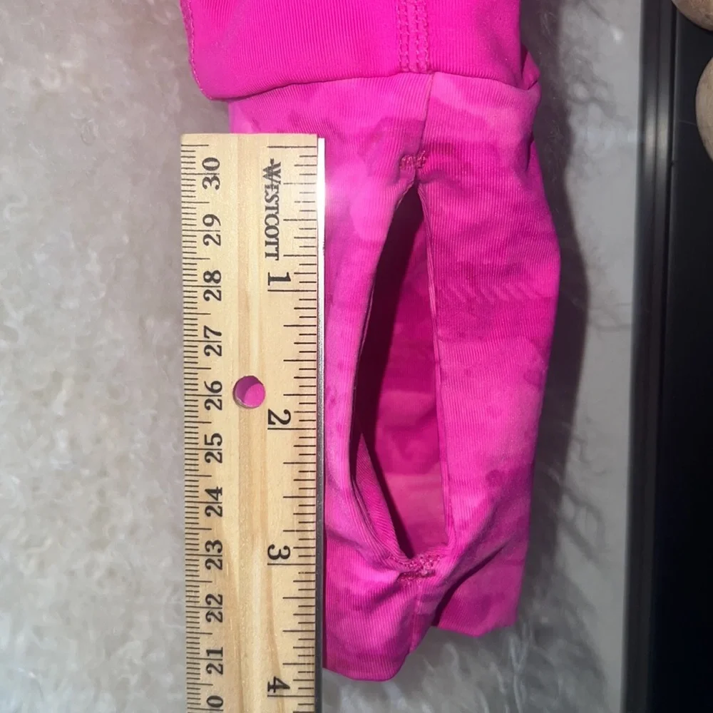 Oakley Rash Guard - Photos show color of the shirt in different lighting. - Picture 4 of 8